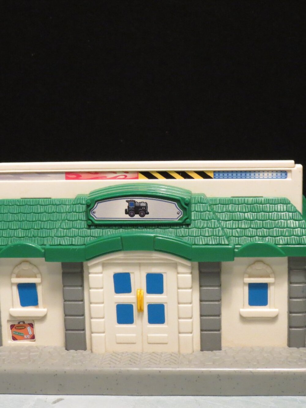 Fisher Price GeoTrax Tracktown Railway Train Depot Docking Station, No. B1836